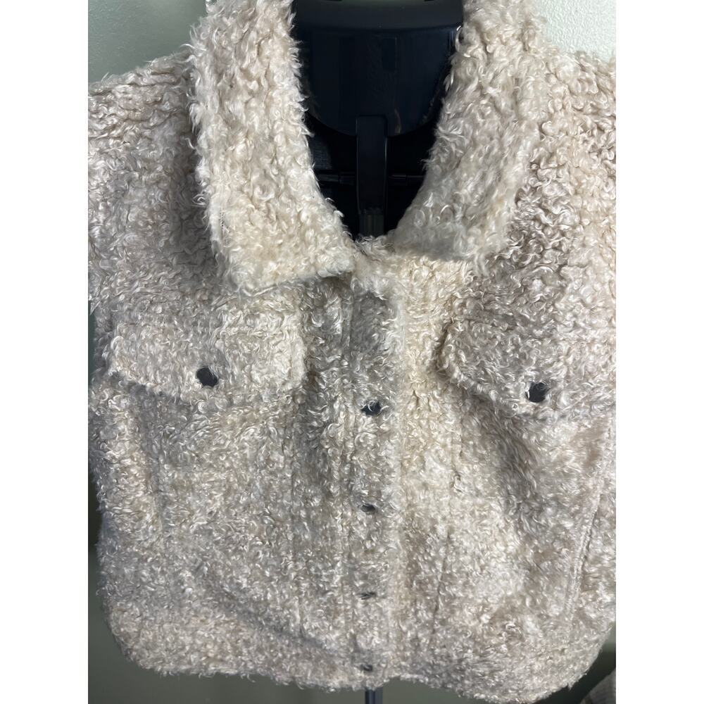 GAP Sherpa Teddy Vest organic white snap front buttons, size large - Picture 7 of 10